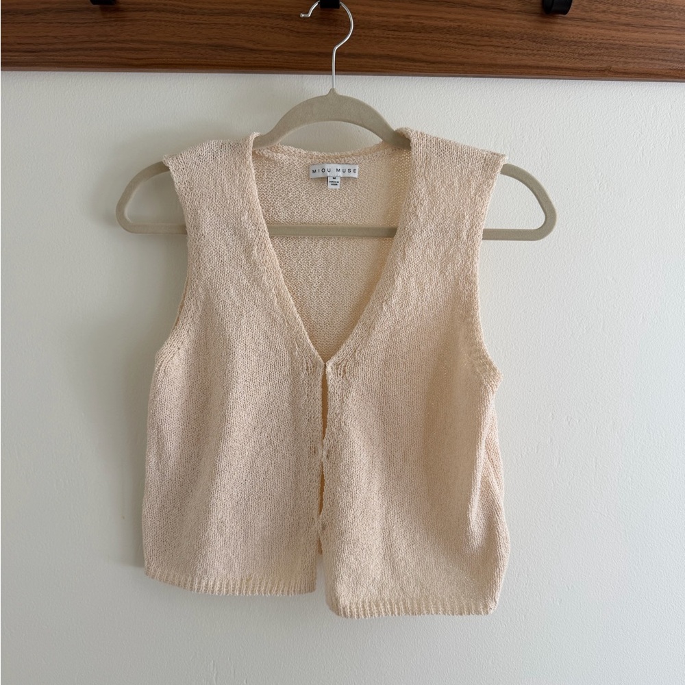 Chic Cream V-Neck Sweater Vest
